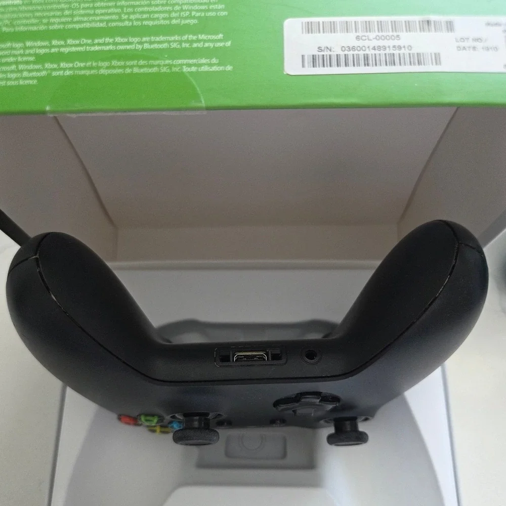 Microsoft Xbox One Wireless Controller Model 1708 Carbon Black Bluetooth Windows